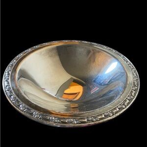 Oneida Silver Floral Rim Bowl